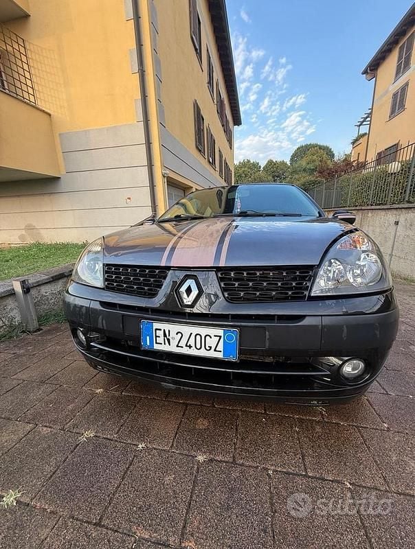 Usata Renault Clio II 54 CV (39 kW) 2006 Grigio Utilitaria