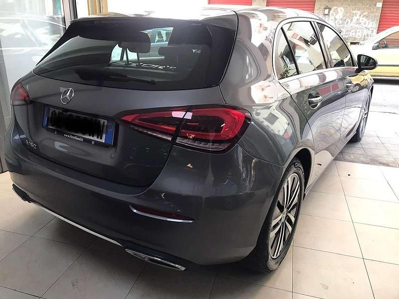 Gebraucht Mercedes A160 Sport 109 PS (80 kW) 2021 Grau Limousine