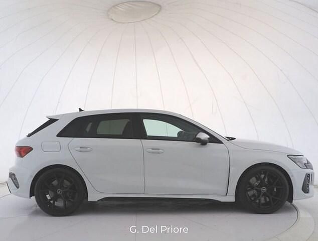 Usata Audi RS3 Sportback Ambiente 400 CV (294 kW) 2024 Bianco ghiaccio metallizzato Utilitaria