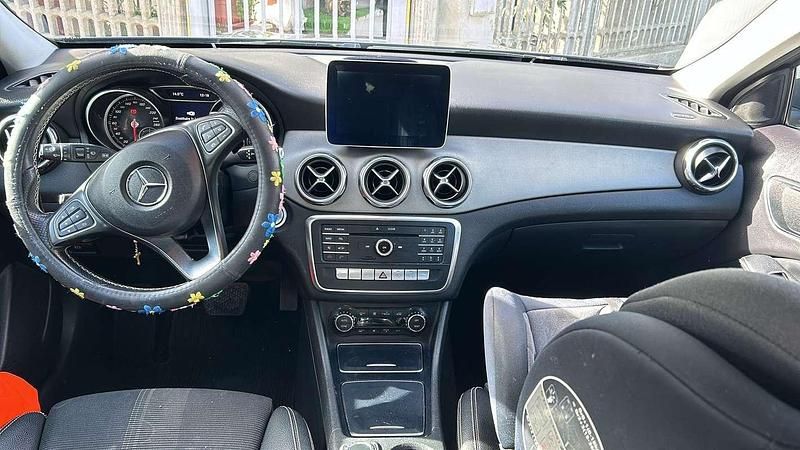 Usata Mercedes GLA180 Business 109 CV (80 kW) 2017 SUV