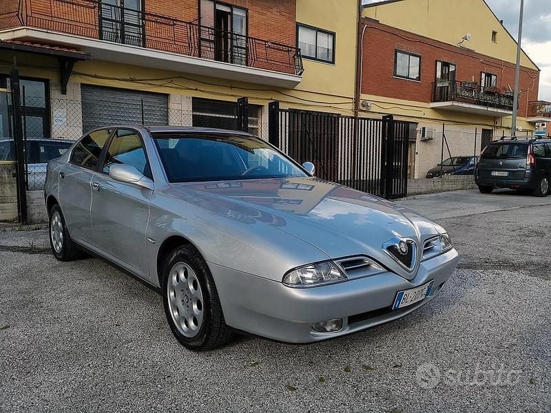 Usata Alfa Romeo 166 Distinctive 136 CV (100 kW) 2000 Grigio Berlina