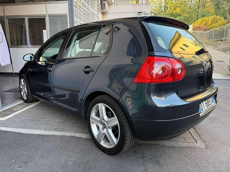 Usata VW Golf V 105 CV (77 kW) 2007 Blu/azzurro Berlina
