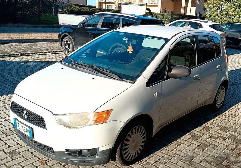 Usata Mitsubishi Colt 75 CV (55 kW) 2010 Bianco Berlina