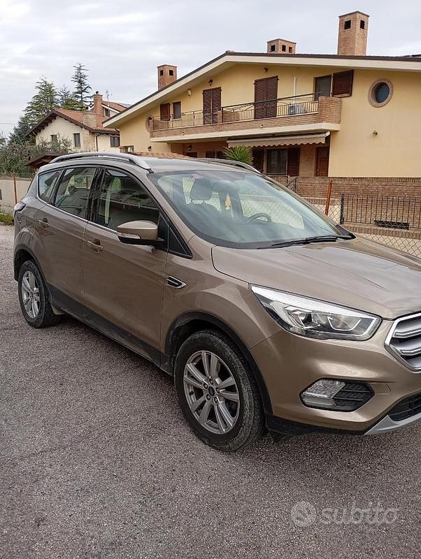 Usata Ford Kuga 120 CV (88 kW) 2019 SUV