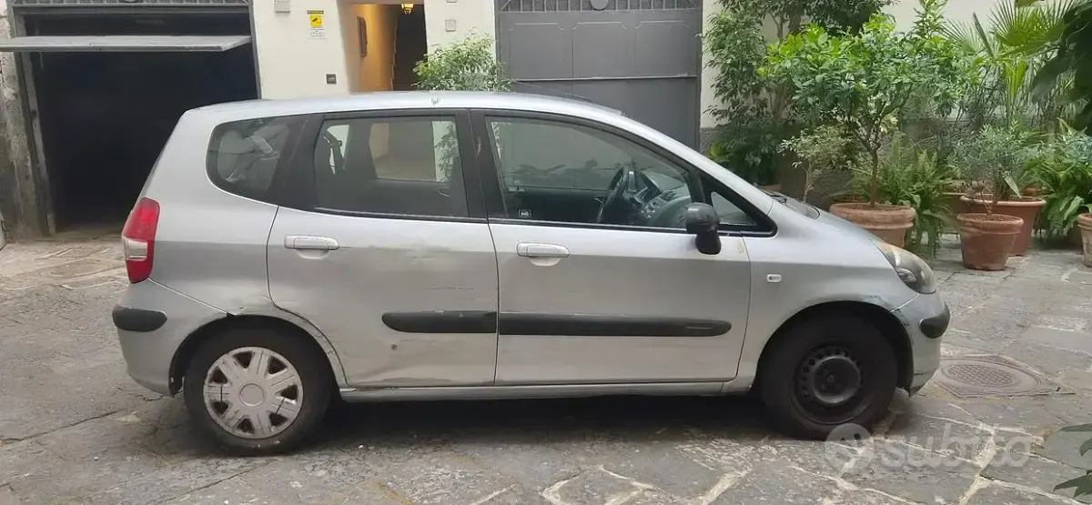 Usata Honda Jazz 78 CV (57 kW) 2004 Grigio Utilitaria