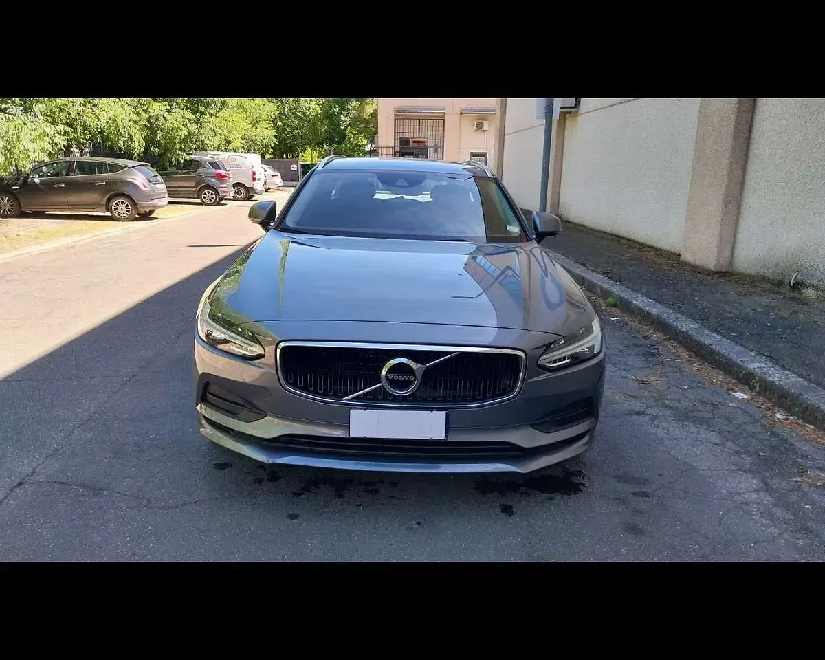 Usata Volvo V90 Momentum 150 CV (110 kW) 2017 Grigio metalizzato scuro Station wagon