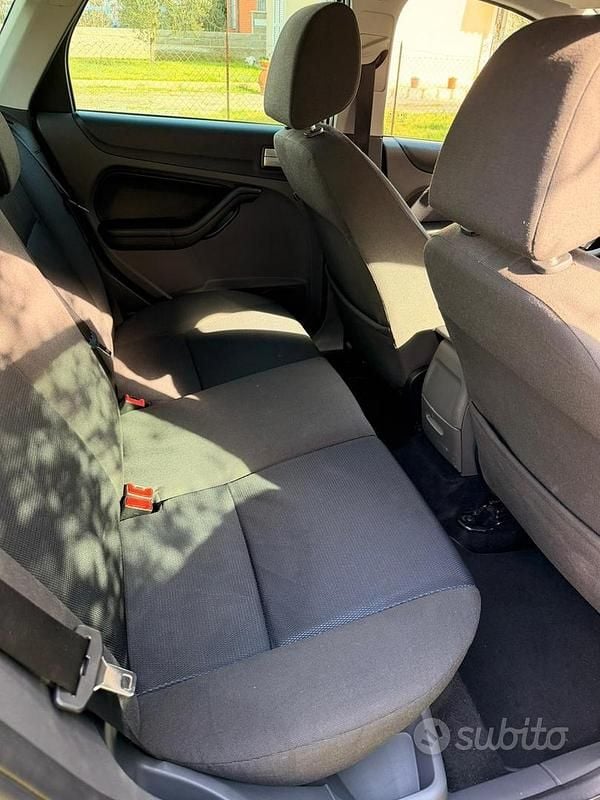 Begagnad Ford Focus 90 HK (66 kW) 2008 Blå Sedan