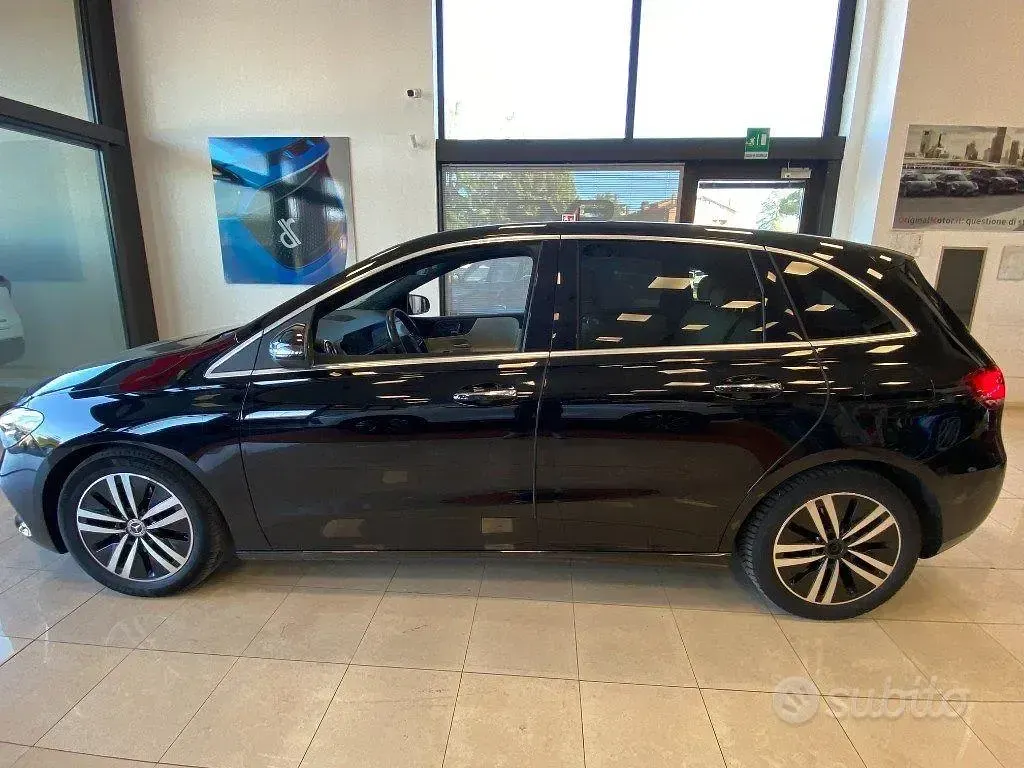 Usata Mercedes B200 150 CV (110 kW) 2021 Nero Utilitaria