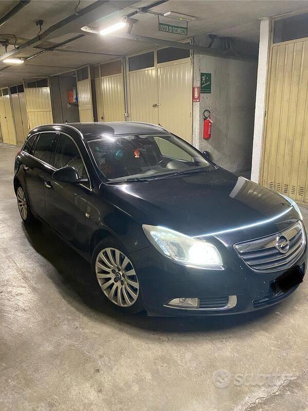 Nero Usata 2009 Opel Insignia Sport Station wagon | 5000 € (Buon prezzo) - Immagine 1/4