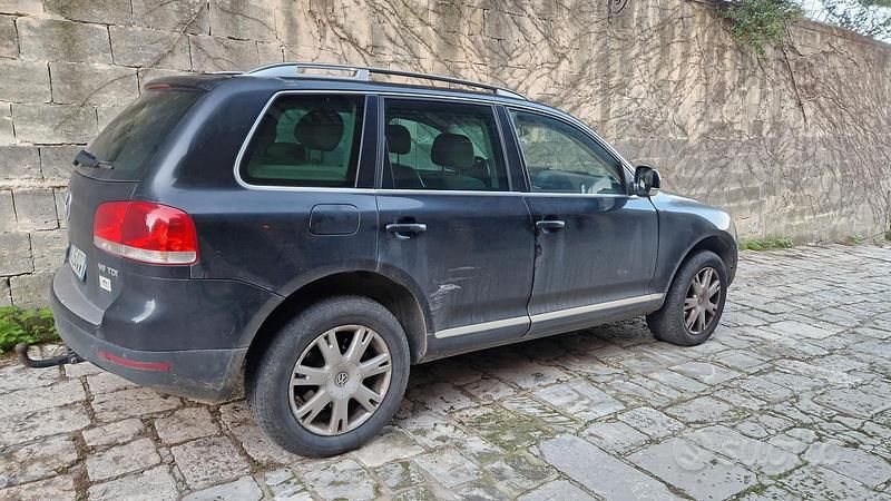 Usata VW Touareg 224 CV (164 kW) 2006 Nero SUV