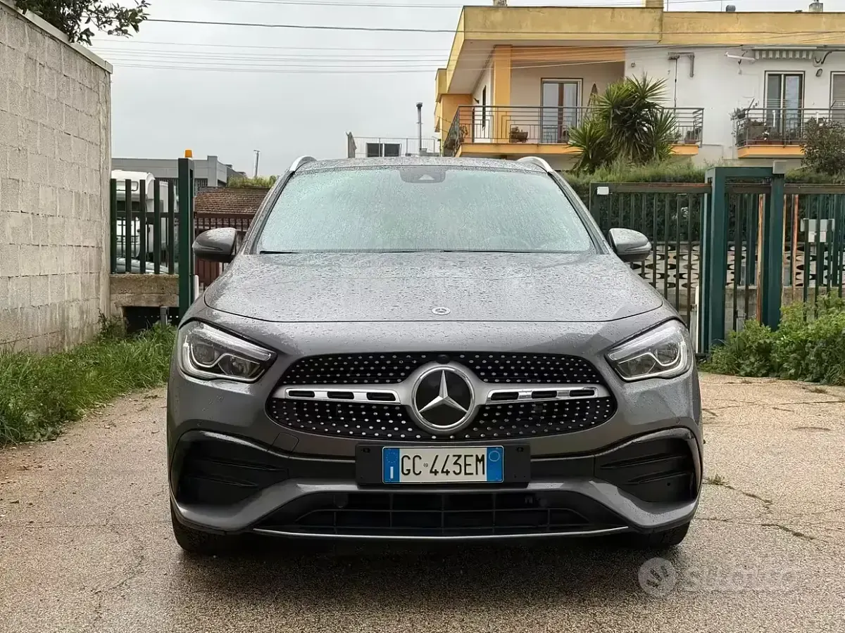 Usata Mercedes GLA200 150 CV (110 kW) 2020 Grigio SUV