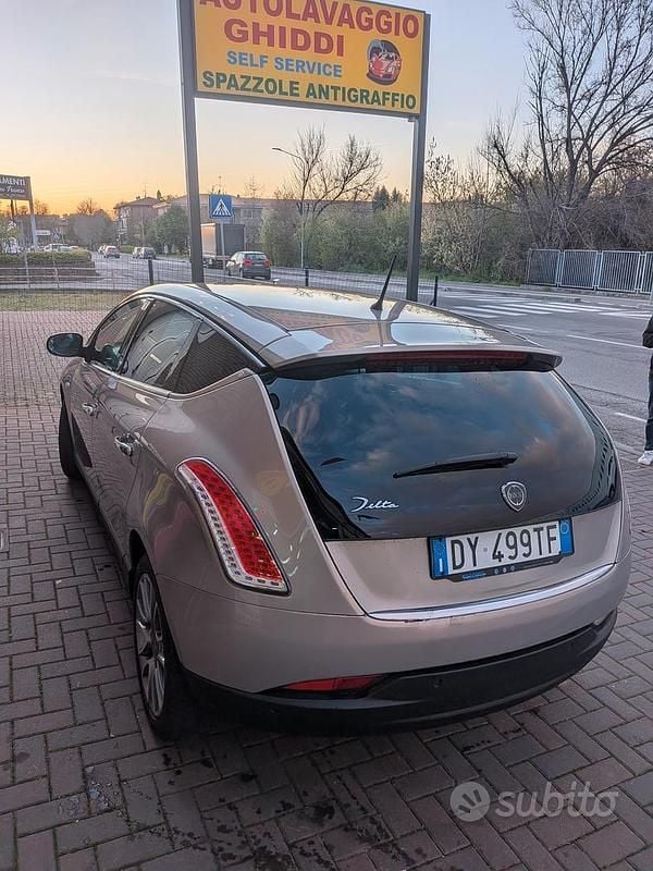 Usata Lancia Delta 120 CV (88 kW) 2009 Grigio Utilitaria
