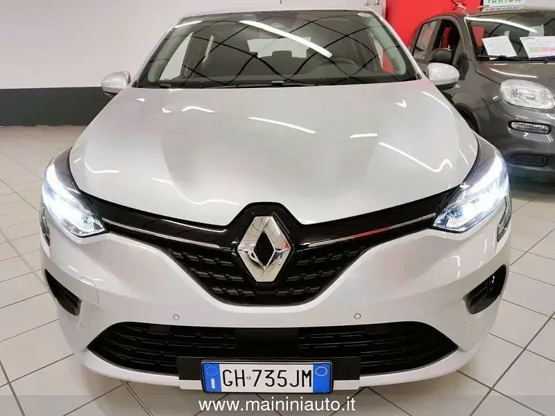 Occasion Renault Clio V Play 101 PK (74 kW) 2021 Zilver Hatchback