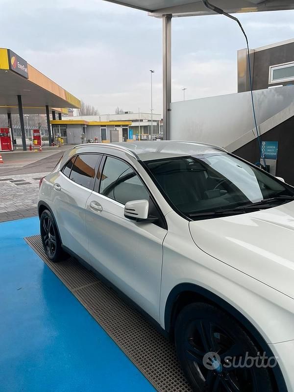Usata Mercedes GLA180 Premium 109 CV (80 kW) 2015 Bianco SUV