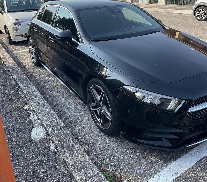 Usata Mercedes A180 Premium 116 CV (85 kW) 2019 Nero Berlina