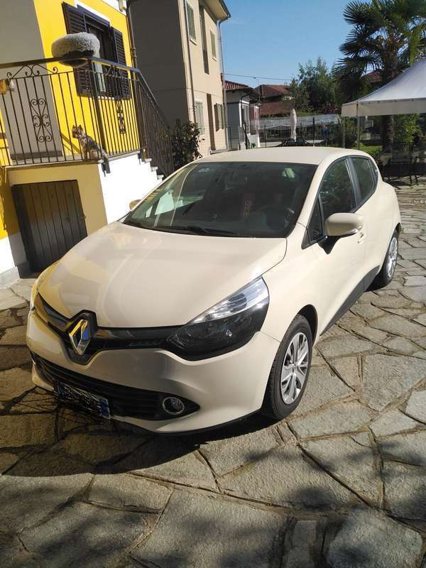 Usato 2016 Renault Clio IV 1.1 Benzin 73 CV (8.350 €)