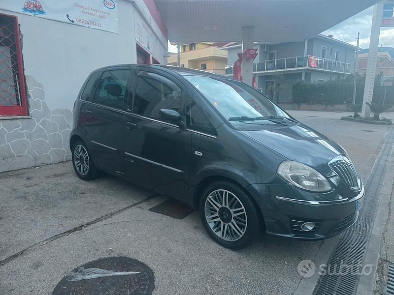 Usata Lancia Musa 120 CV (88 kW) 2009 Grigio Monovolume