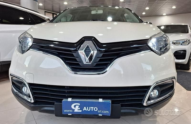Usata Renault Captur Intens 90 CV (66 kW) 2015 Beige SUV