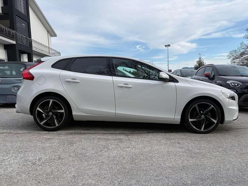 Usata Volvo V40 R-Design 120 CV (88 kW) 2017 Bianco Berlina