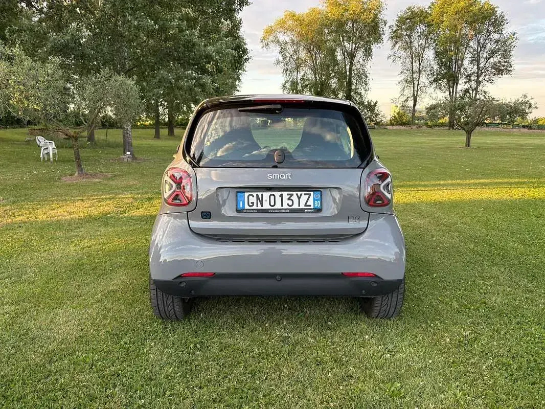 Usata Smart ForTwo Coupé 41 kW (56 CV) 2023 Grigio Utilitaria