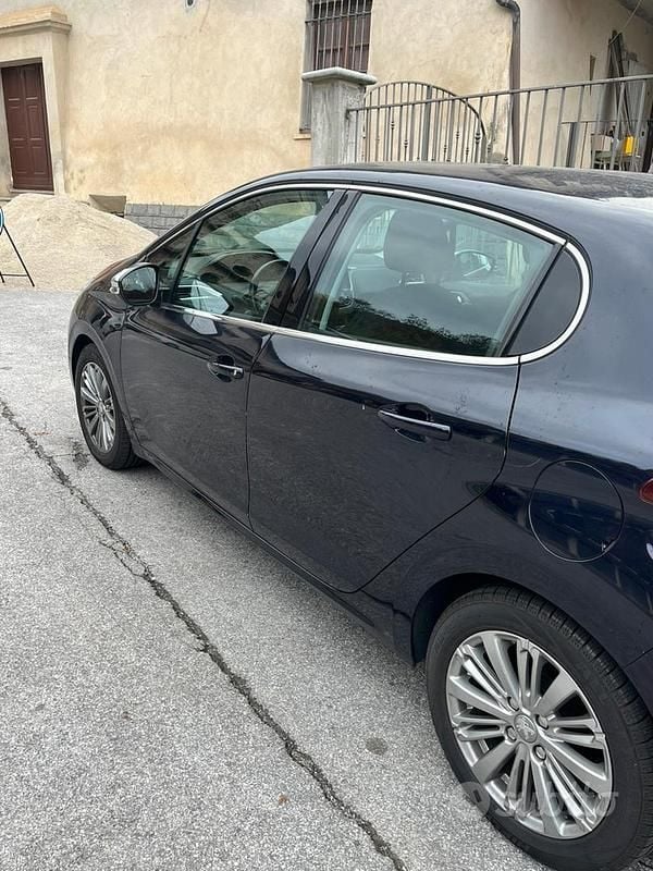 Usata Peugeot 208 82 CV (60 kW) 2019 Blu Utilitaria