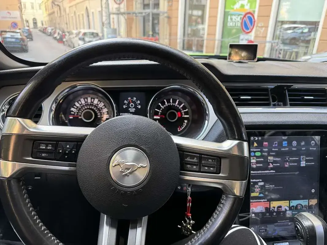 Usata Ford Mustang Premium Convertible 309 CV (227 kW) 2013 Nero Cabrio