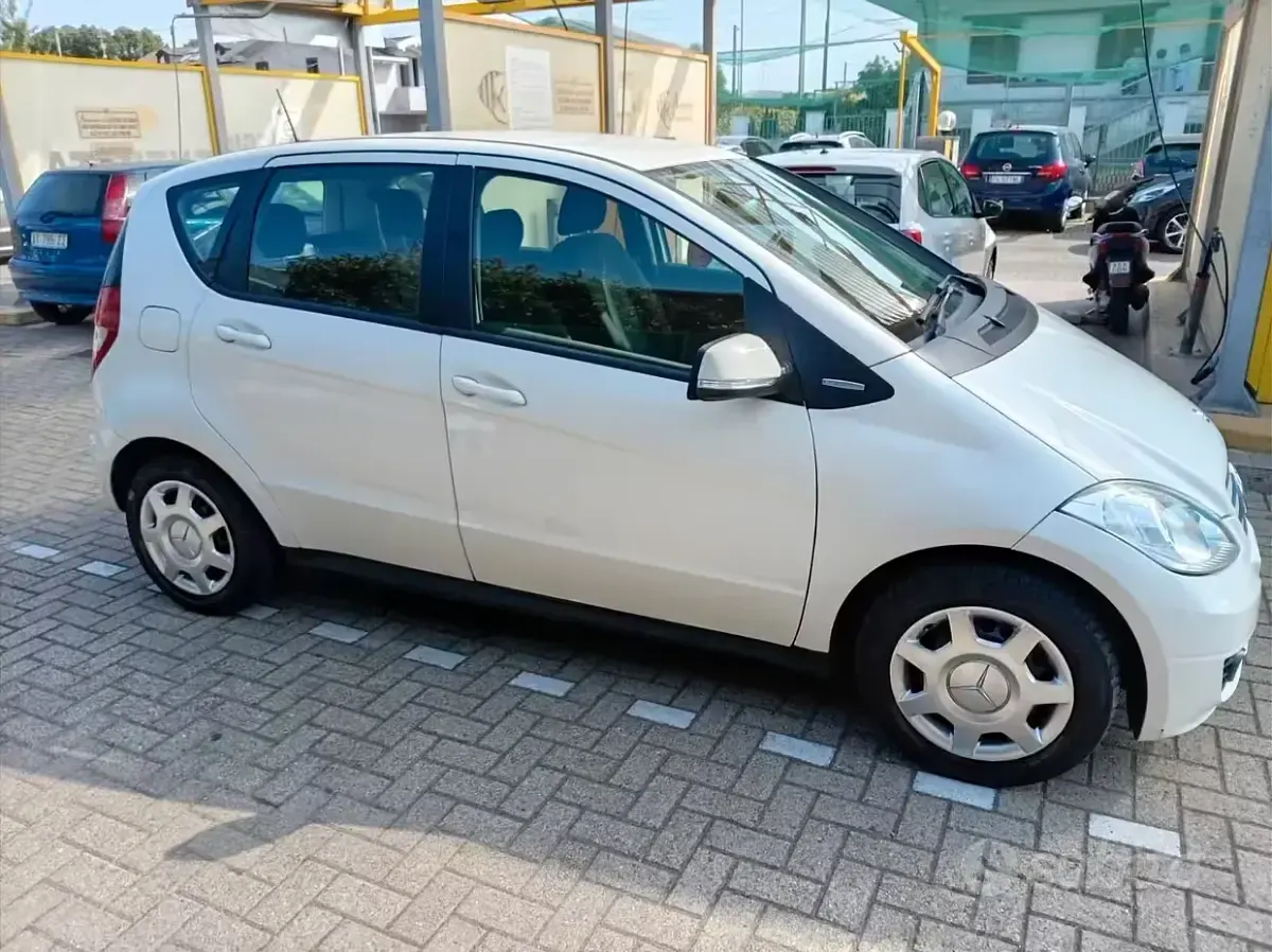 Usata Mercedes A160 Elegance 95 CV (69 kW) 2011 Bianco Utilitaria