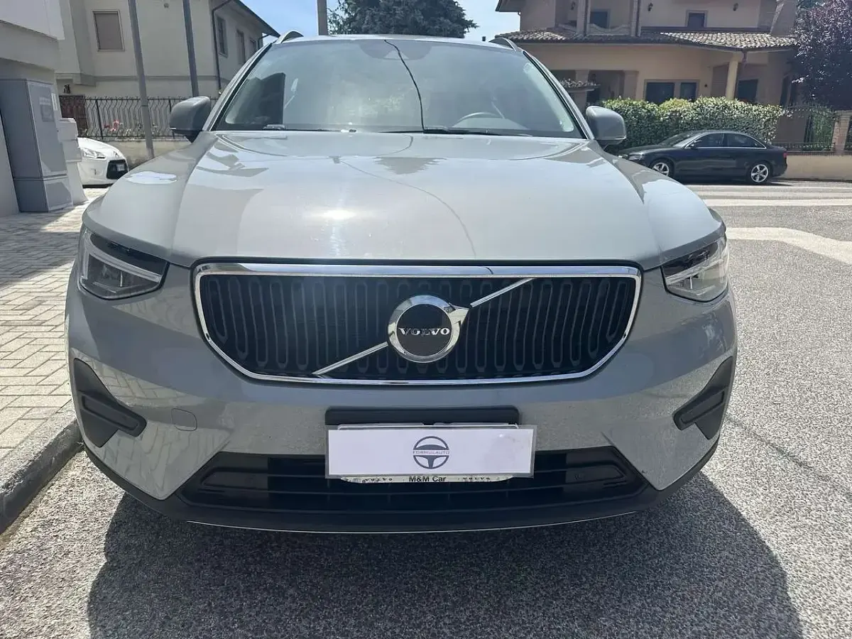 Usata Volvo XC40 129 CV (94 kW) 2024 Grigio SUV