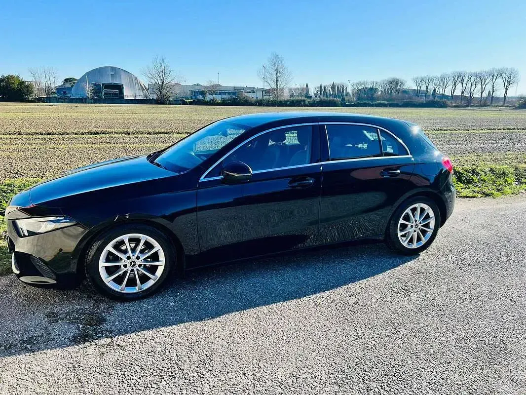 Usata Mercedes A180 116 CV (85 kW) 2019 Nero Berlina