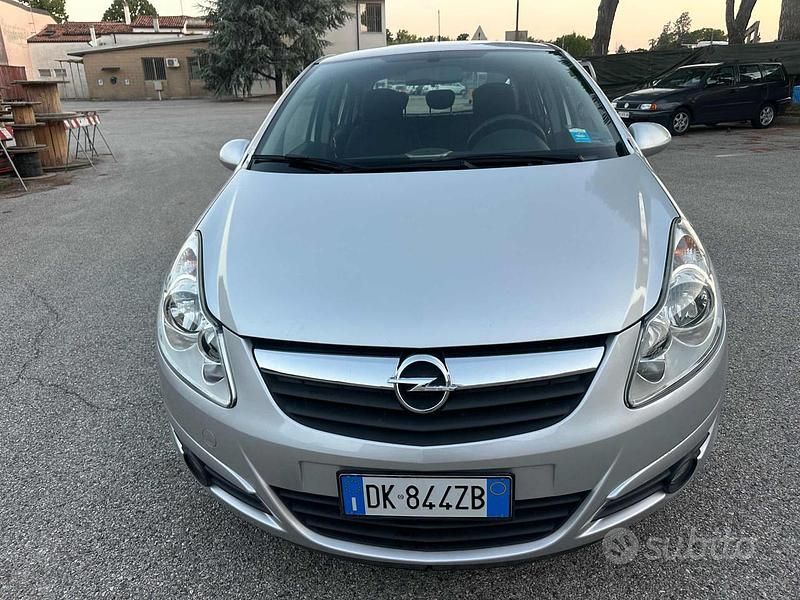 Usata Opel Corsa 75 CV (55 kW) 2007 Grigio(met.) Berlina