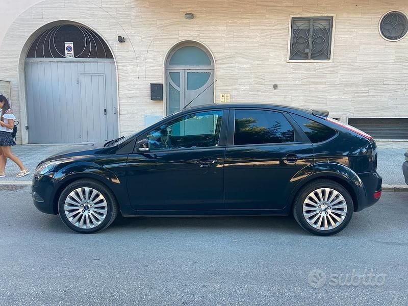 Usata Ford Focus 90 CV (66 kW) 2007 Nero Berlina