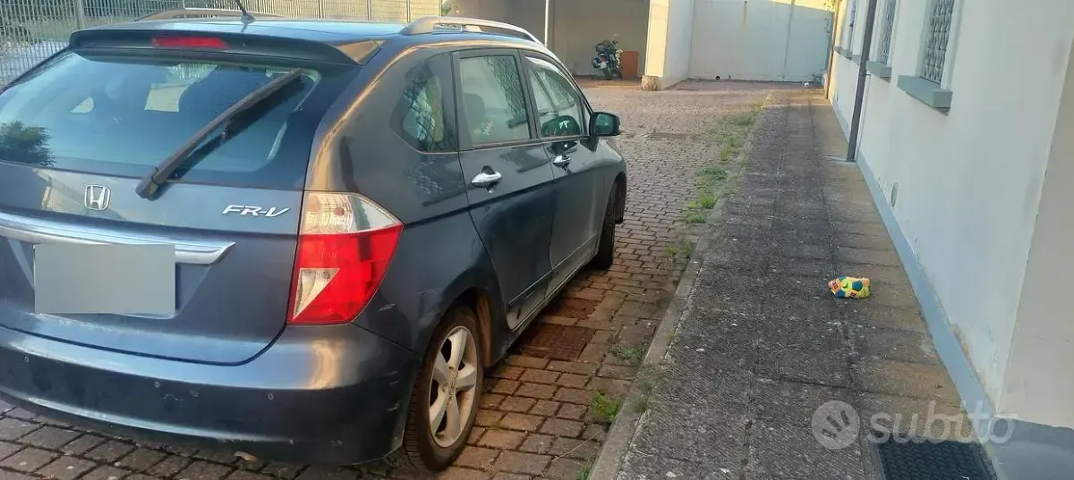 Usata Honda FR-V 140 CV (102 kW) 2005 Grigio Monovolume