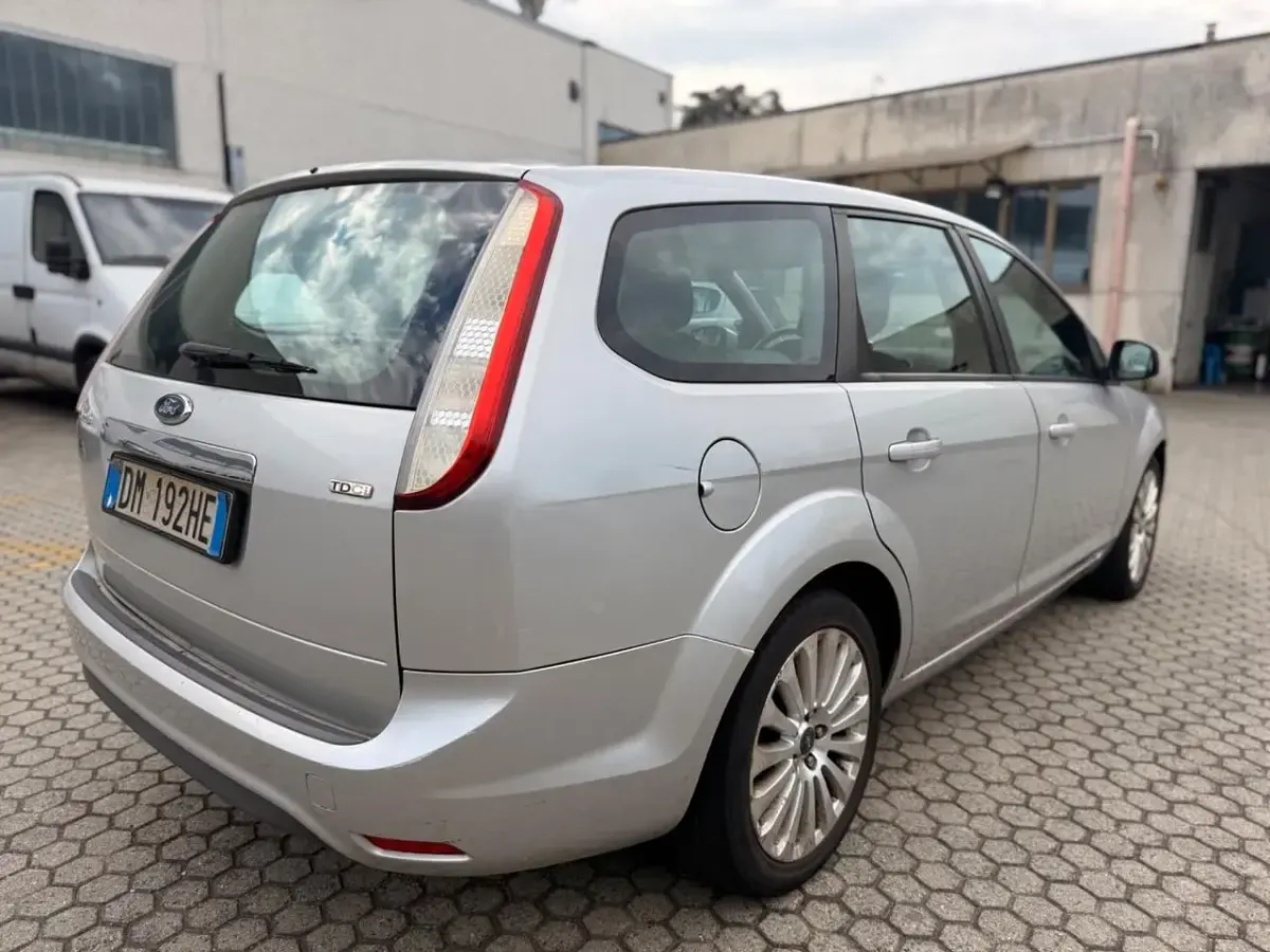 Usata Ford Focus 116 CV (85 kW) 2008 Argento Berlina