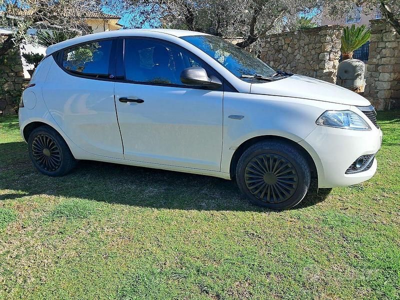 Bianco Usata 2019 Lancia Ypsilon Due volumi | 9500 € - Immagine 1/4
