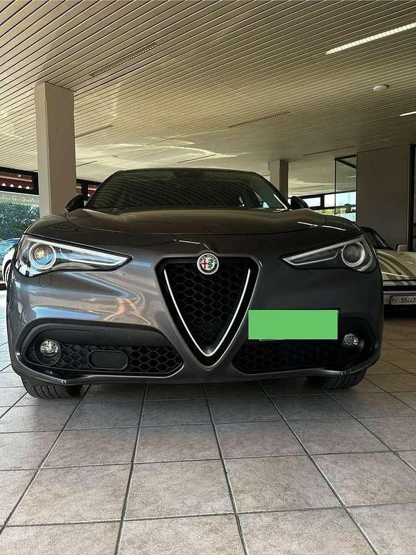 Usata Alfa Romeo Stelvio Executive 179 CV (131 kW) 2018 Grigio SUV