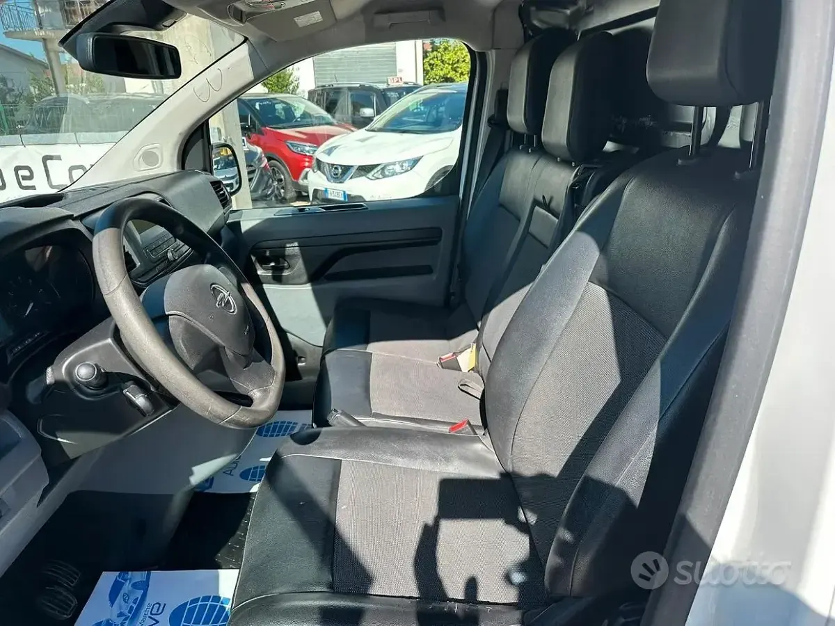 Usata Opel Vivaro-e Combi Essentia 120 CV (88 kW) 2019 Bianco Monovolume