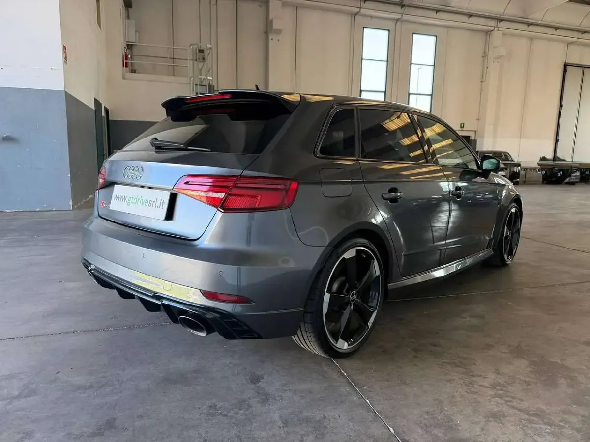 Usata Audi RS3 Ambiente 400 CV (294 kW) 2020 Grigio daytona metallizzato Berlina