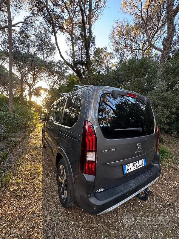 Usata Peugeot Rifter GT-line 131 CV (96 kW) 2020 Grigio Monovolume