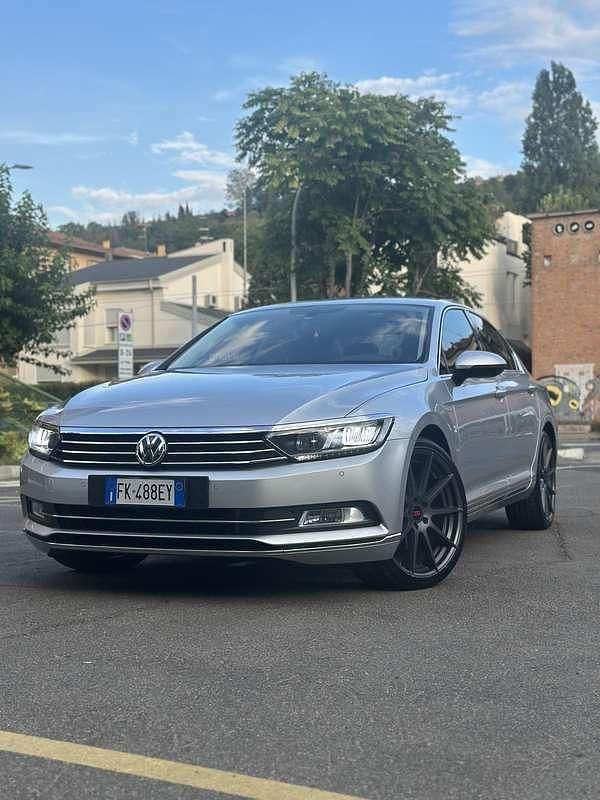 Usata VW Passat 155 CV (114 kW) 2017 Grigio Berlina
