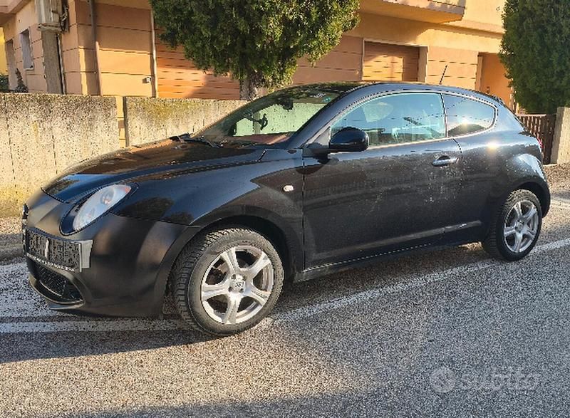 Nero Usata 2010 Alfa Romeo MiTo Distinctive Utilitaria | 5500 € (Buon prezzo) - Immagine 1/4