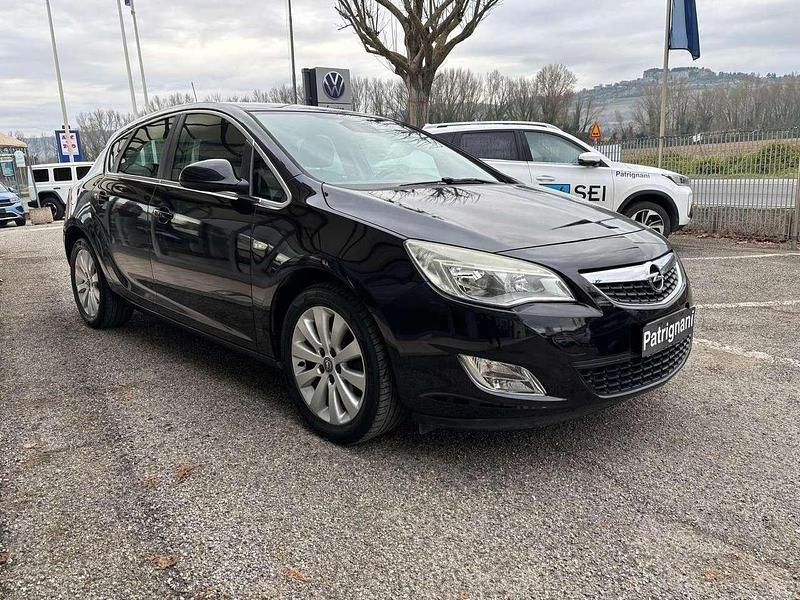 Usata Opel Astra Cosmo 125 CV (91 kW) 2010 Nero metallizzato Berlina