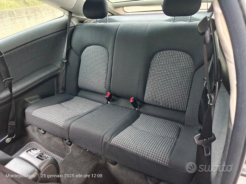 Usata Mercedes C220 150 CV (110 kW) 2004 Grigio