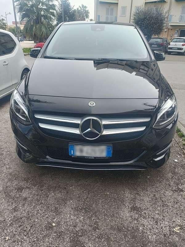Begagnad Mercedes B200 Executive 163 HK (119 kW) 2018 Svart Minibuss