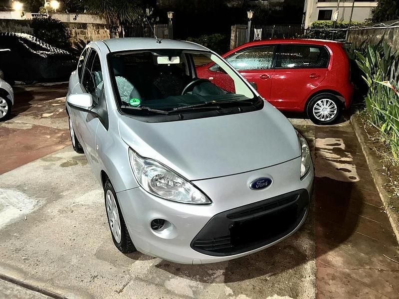Argento Usata 2013 Ford Ka Titanium Due volumi | 5490 € (Buon prezzo) - Immagine 1/4