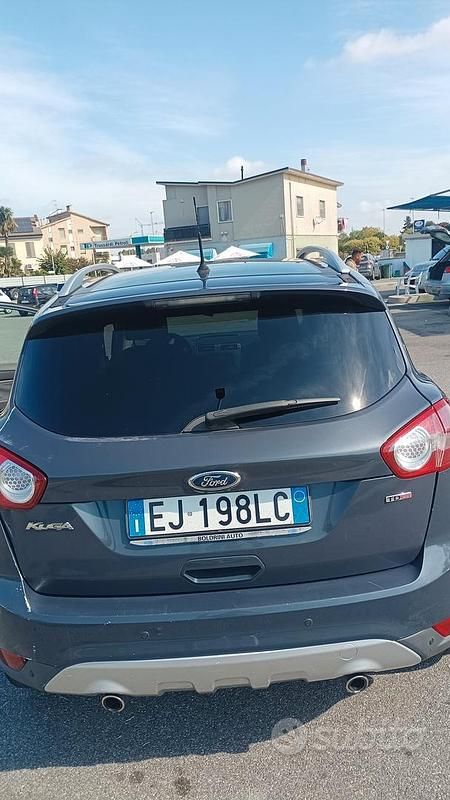 Usata Ford Kuga 140 CV (102 kW) 2011 Grigio SUV