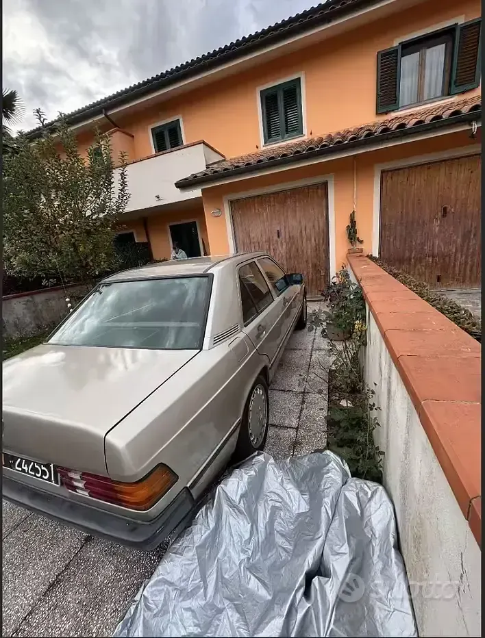 Usata Mercedes 190 105 CV (77 kW) 1984 Giallo Berlina