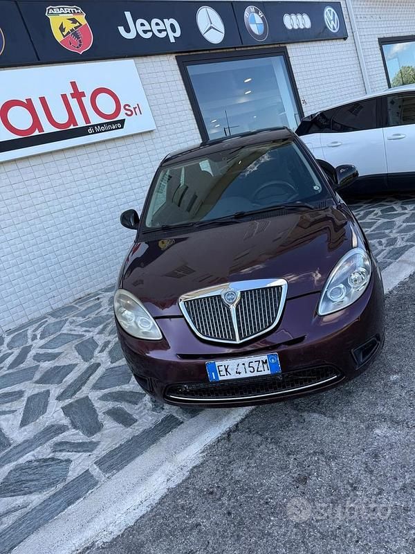 Usata Lancia Ypsilon 75 CV (55 kW) 2011 Lilla Utilitaria