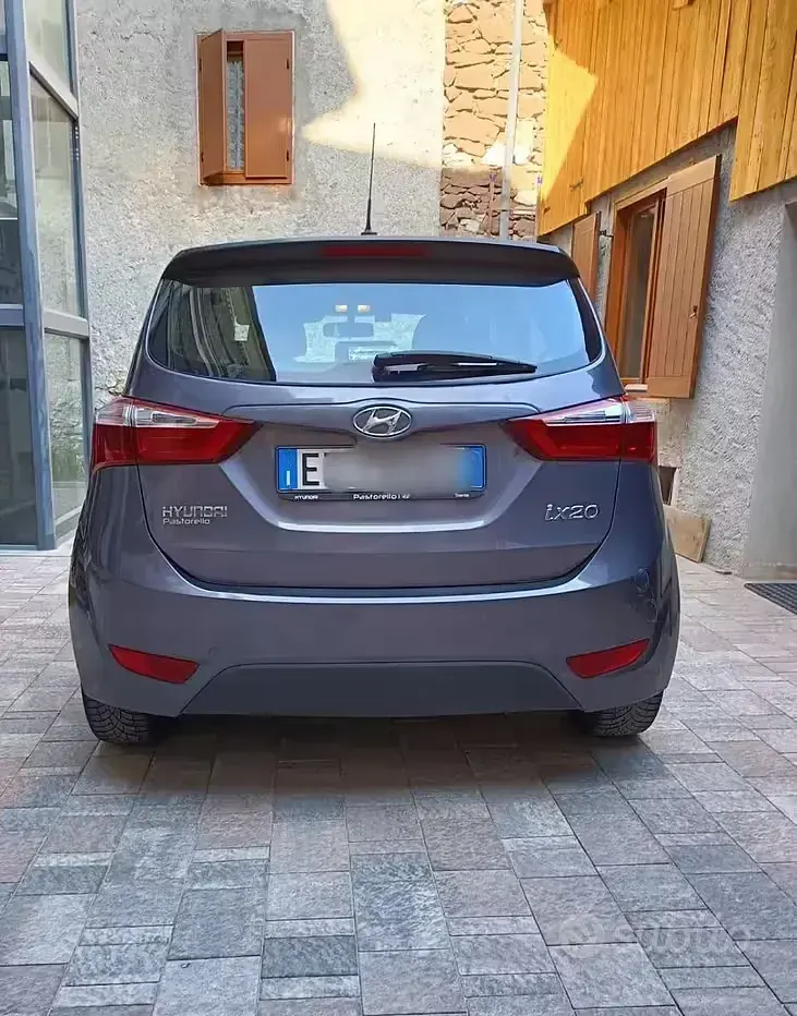 Usata Hyundai ix20 90 CV (66 kW) 2015 Grigio Utilitaria