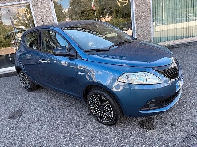 Usata Lancia Ypsilon S 69 CV (50 kW) 2024 Blu Utilitaria