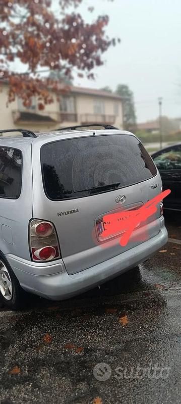 Usata Hyundai Trajet 113 CV (83 kW) 2005 Grigio Monovolume